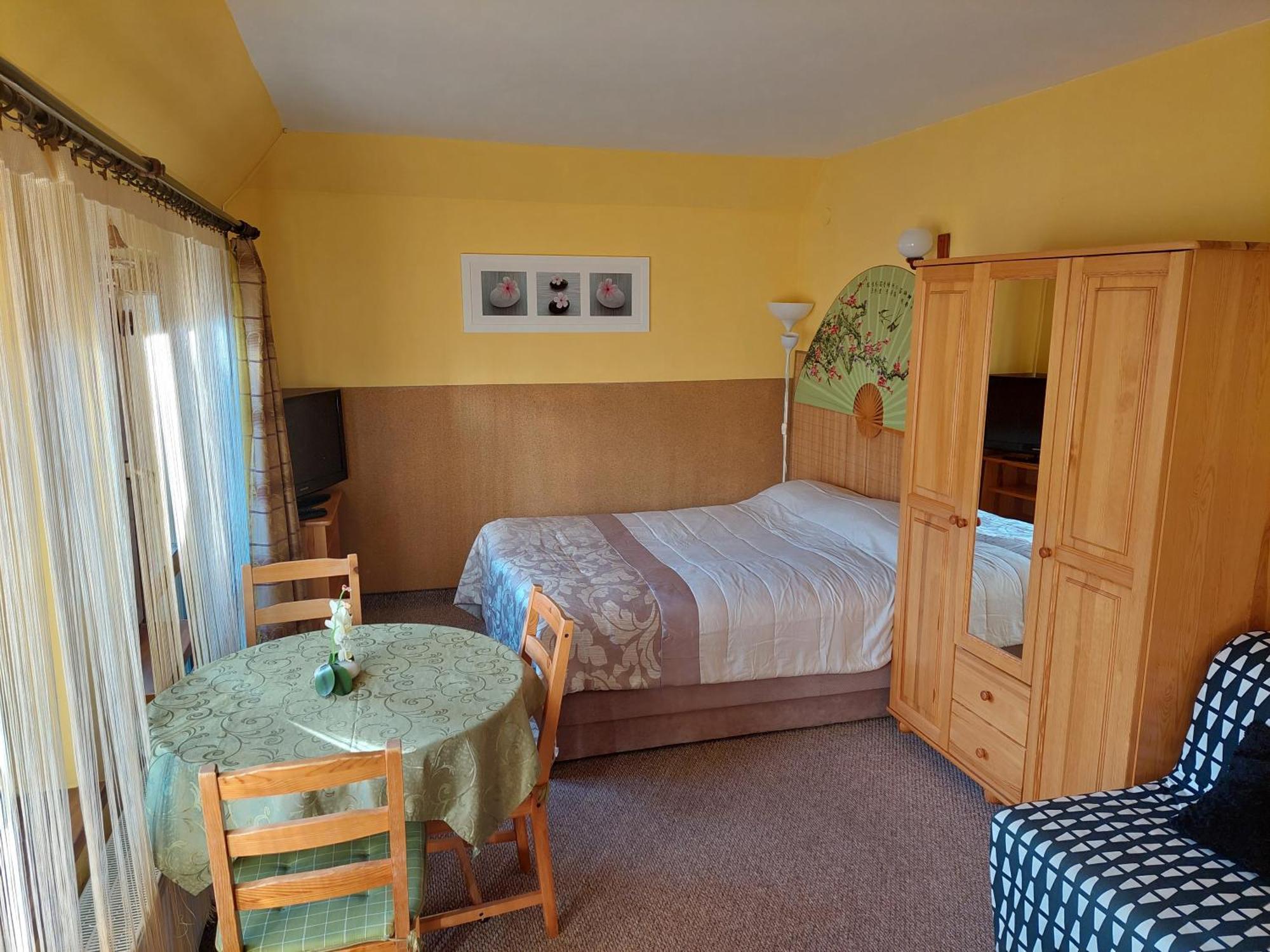 Olimp Pokoje I Apartamenty Щирк Экстерьер фото